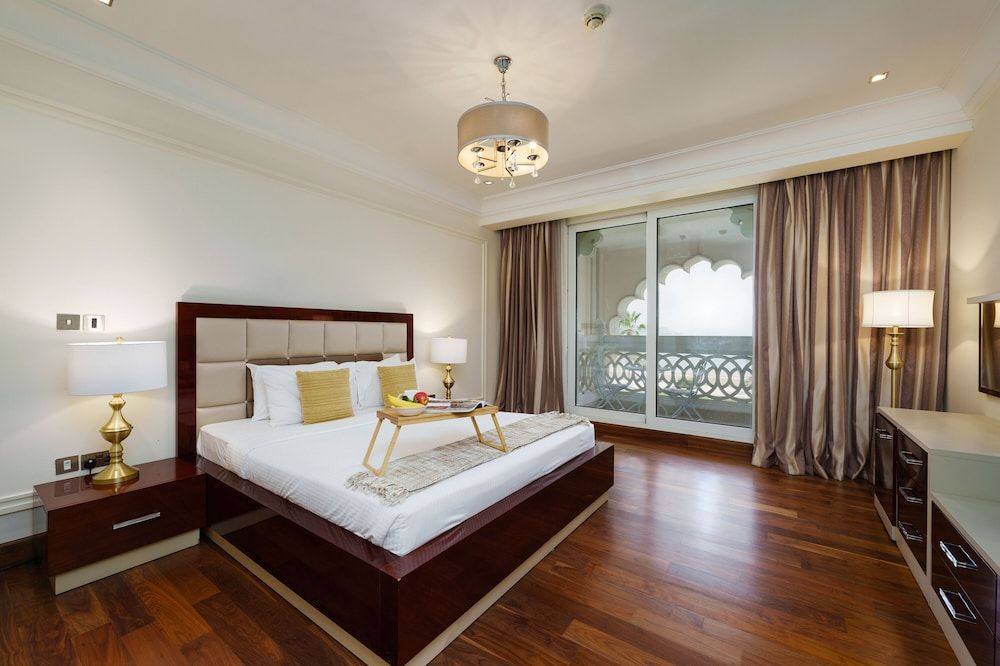 Maison Privee - Charming Apt with Arabesque Sea View on the Palm Jumeirah