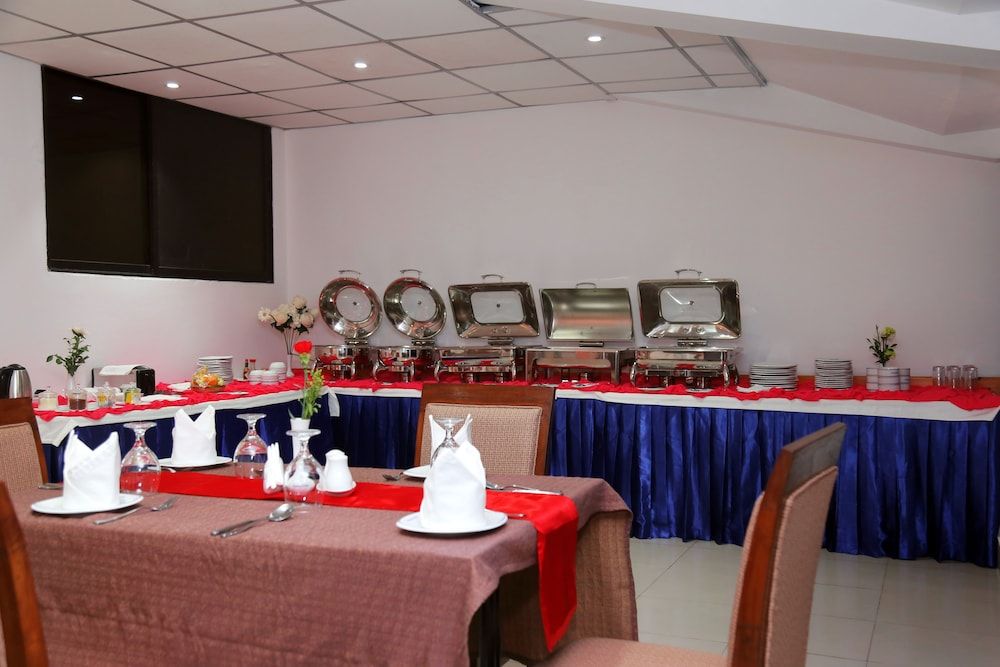 undefined Civic Inn 6