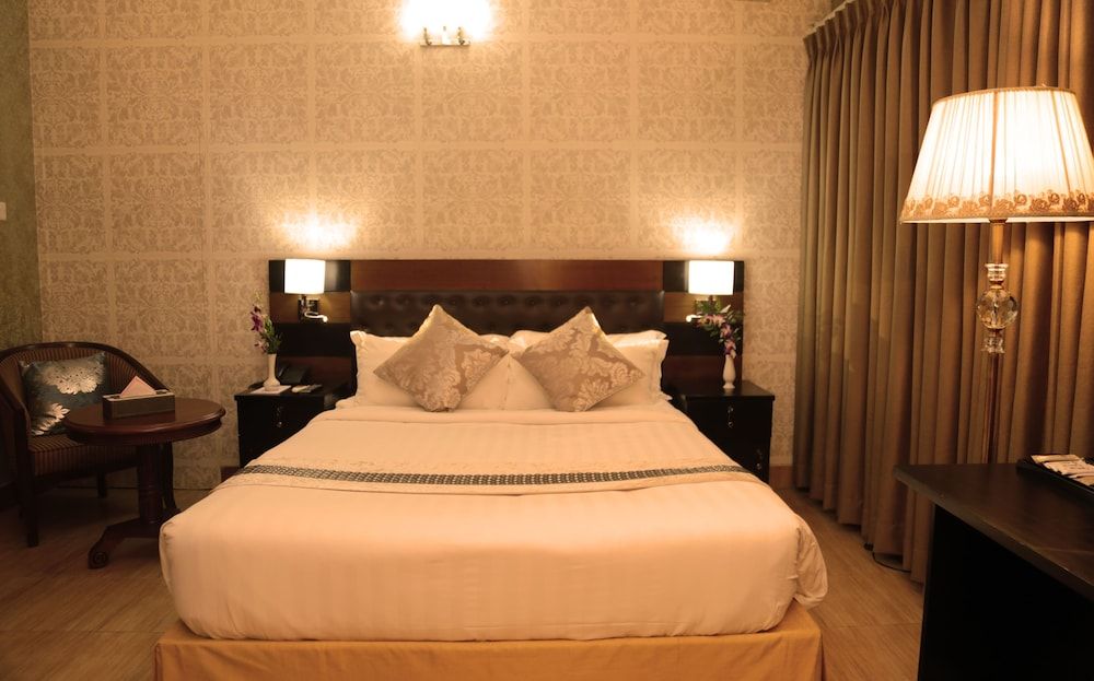 Civic Inn Deluxe Double Room