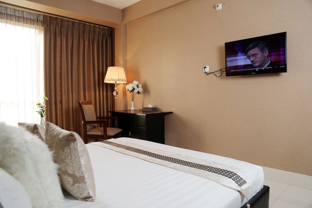 Civic Inn Deluxe Double Room 5