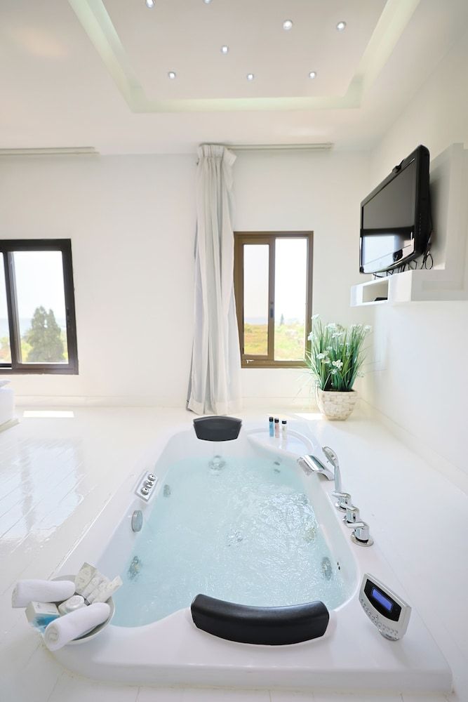 Aleph Boutique Hotel King Suite with Sea View 9