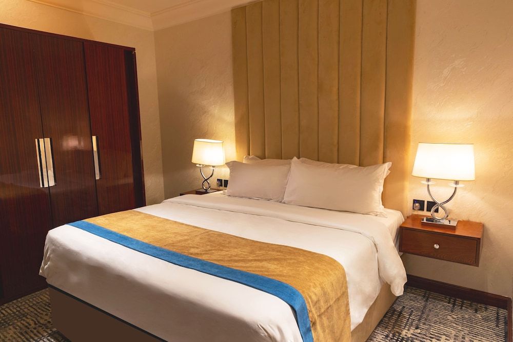 Ivory Inn Hotel Doha Deluxe King 4