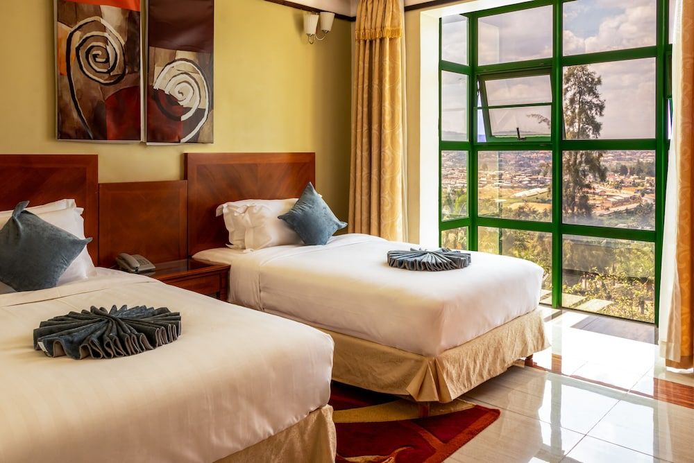 undefined Highlands Suites Hotel 5