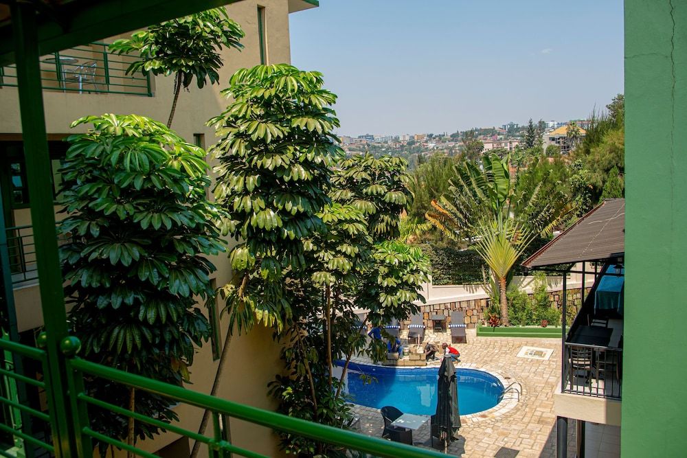 undefined Highlands Suites Hotel 7