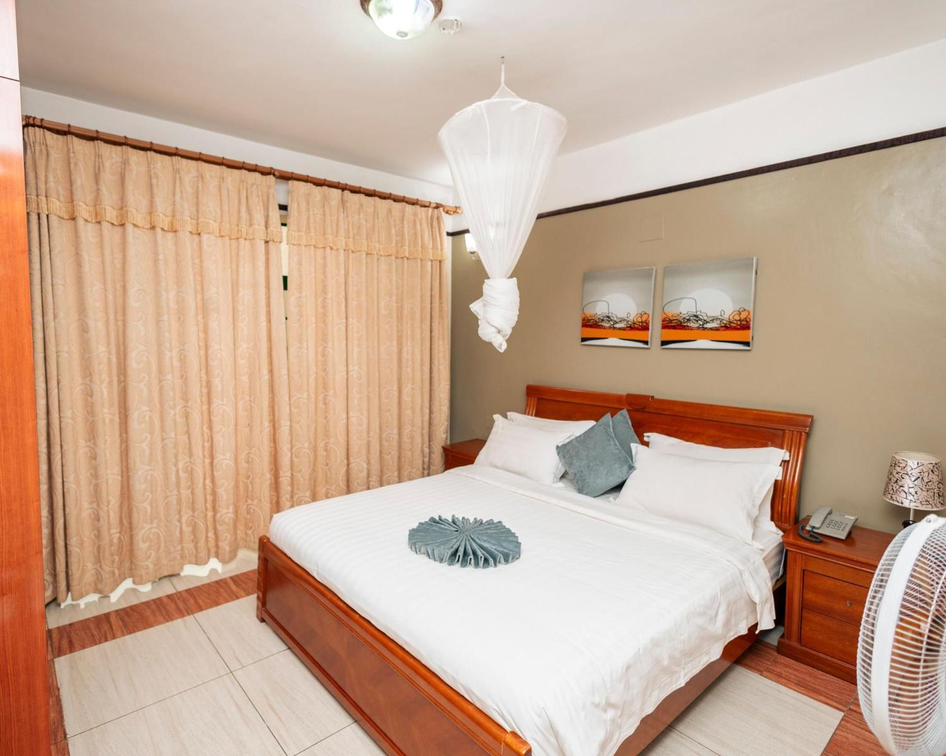 undefined Highlands Suites Hotel 6