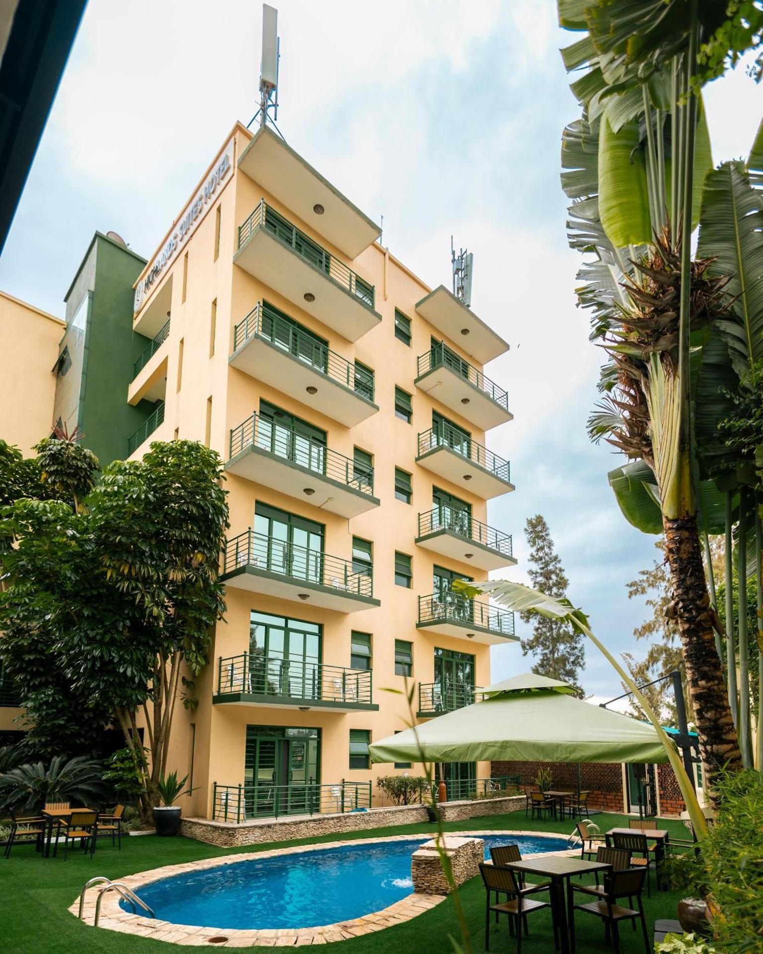 undefined Highlands Suites Hotel 3