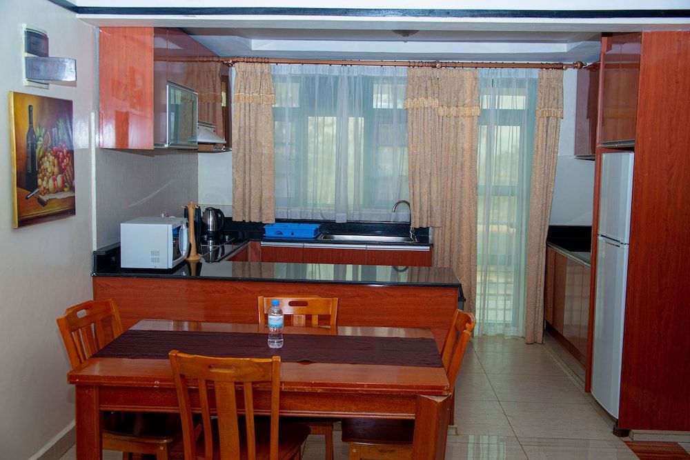 undefined Highlands Suites Hotel 6