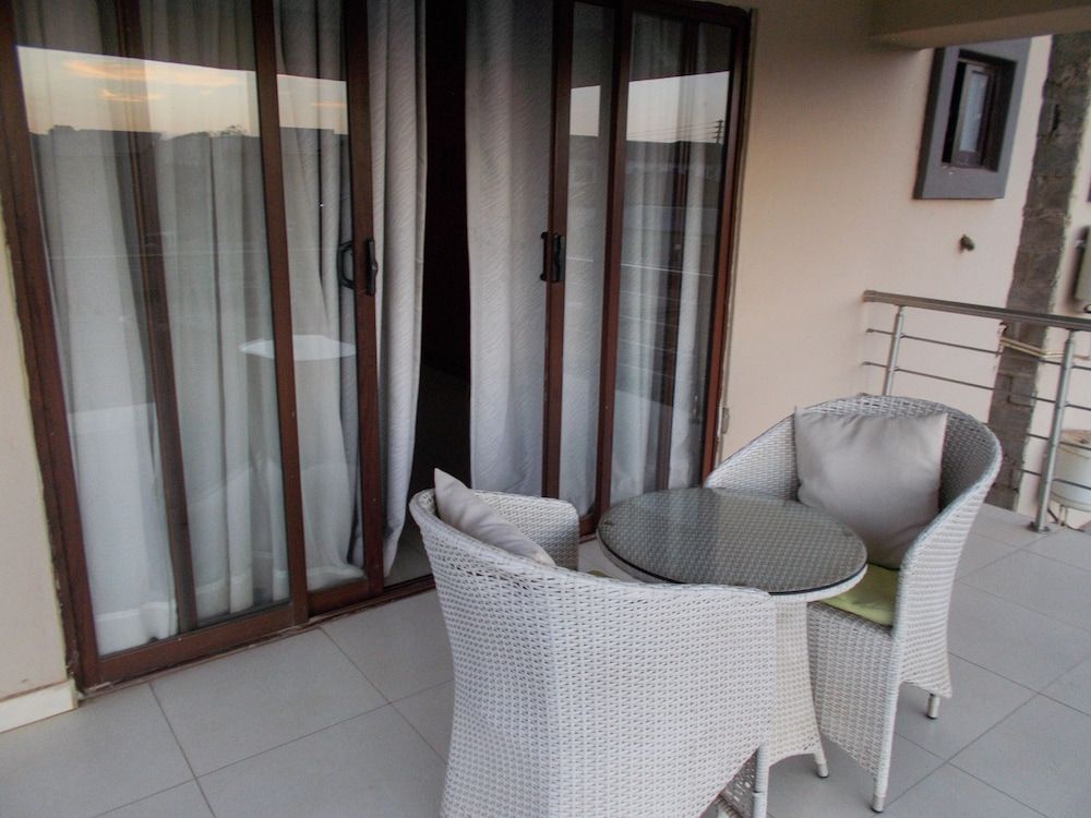 Four Pillars Lodge Deluxe Room, Balcony, Garden View 4