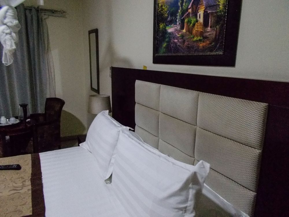 Four Pillars Lodge Deluxe Room, Balcony, Garden View 5