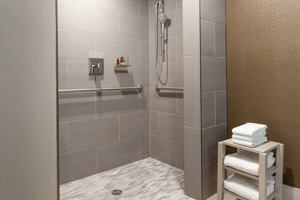 Marriott Savannah Riverfront Room, 2 Queen Beds 7