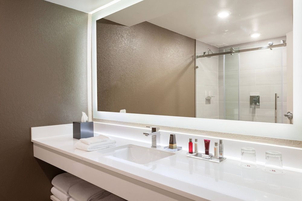 Marriott Savannah Riverfront Room, 2 Queen Beds 11