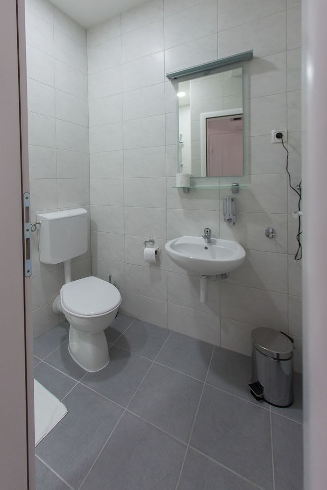 Guest House City Star Classic Double Room (Green) 4