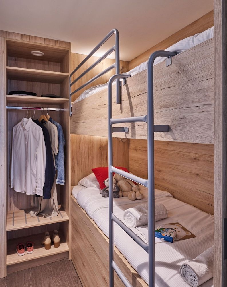 Spacious family suite | 6p