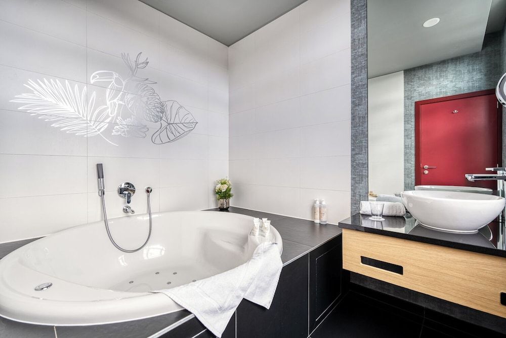 Hotel Verviers Van der Valk Honeymoon Suite 3