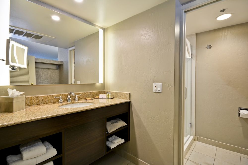 undefined DoubleTree by Hilton Phoenix North 4