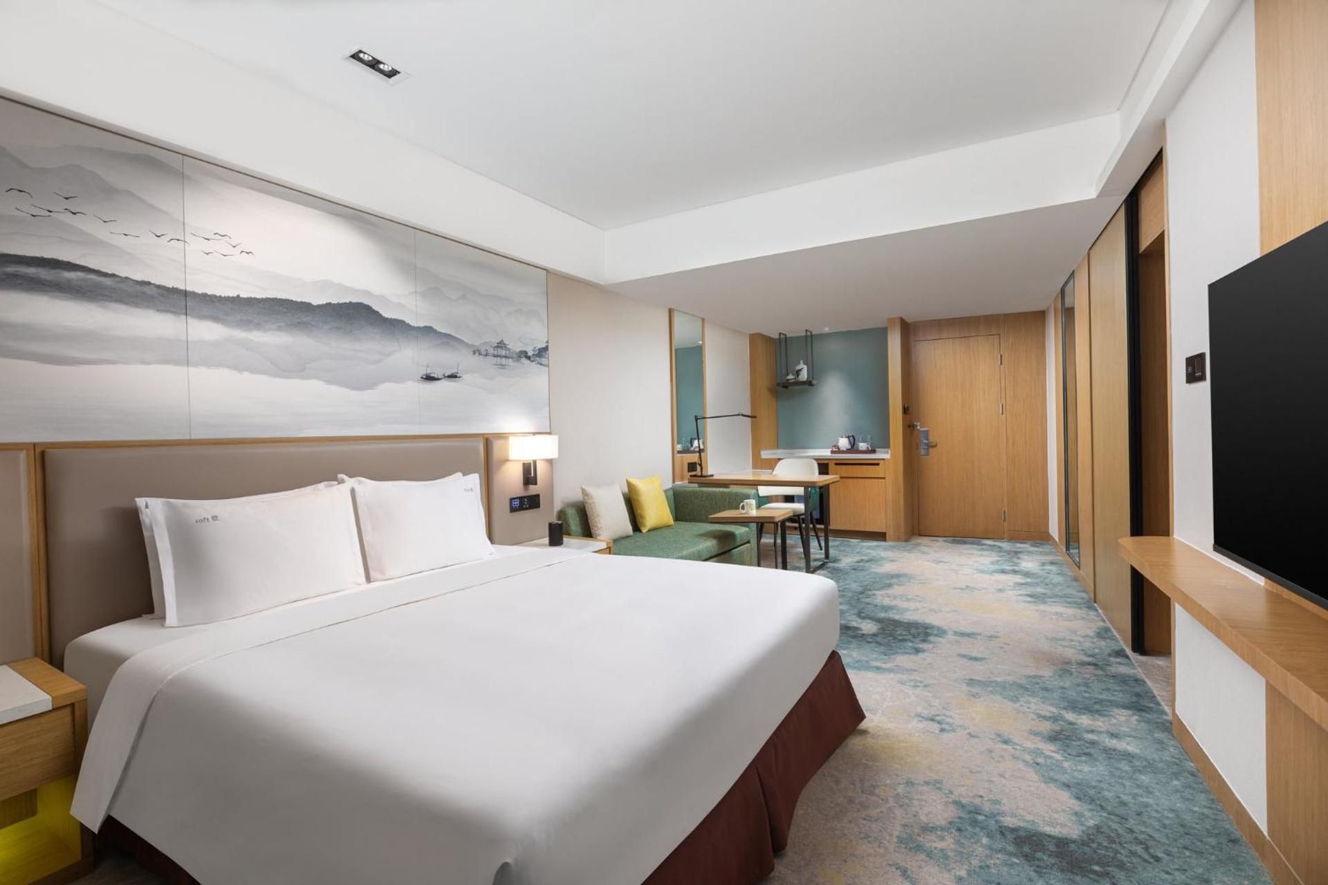 Premium Room 1 King Bed Smart