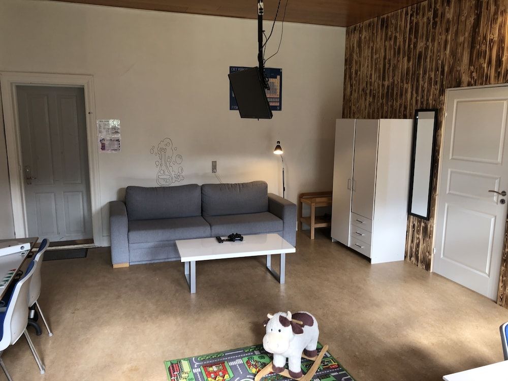Big Two-Bedroom Apartment with Private Bathroom & Kitchen
