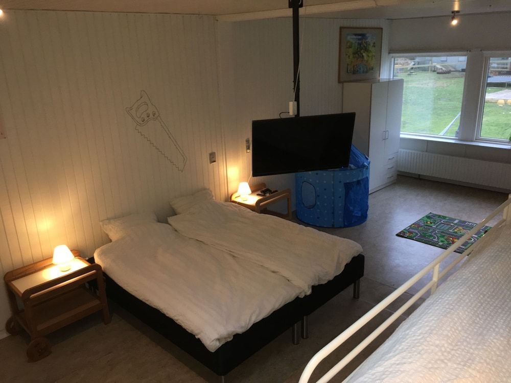 Studio Apartment with Private Bathroom & Shared Kitchen