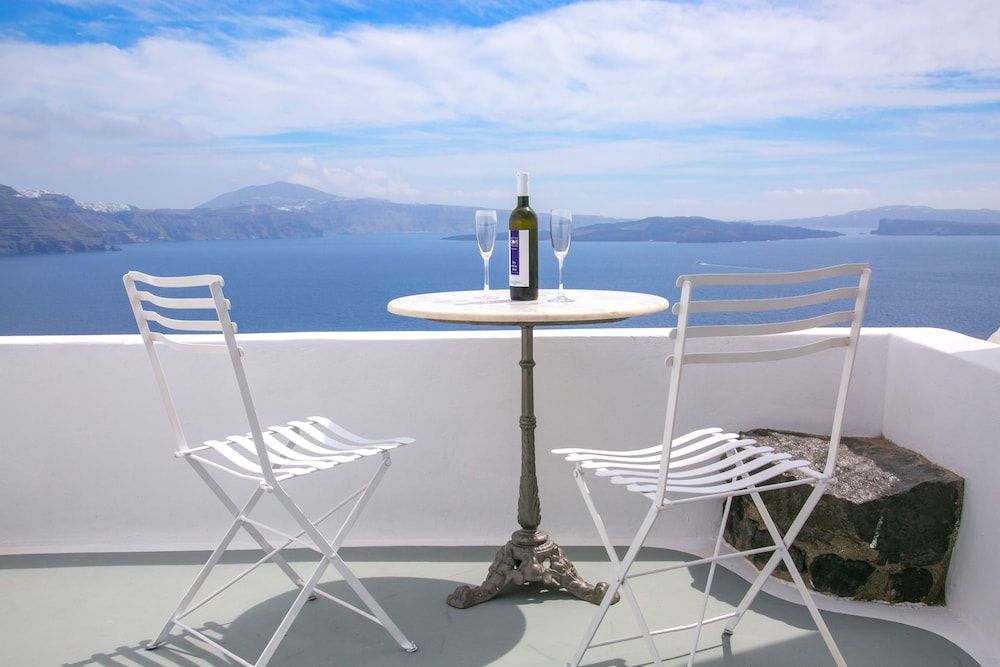 Hector Cave House Studio, Jetted Tub 4