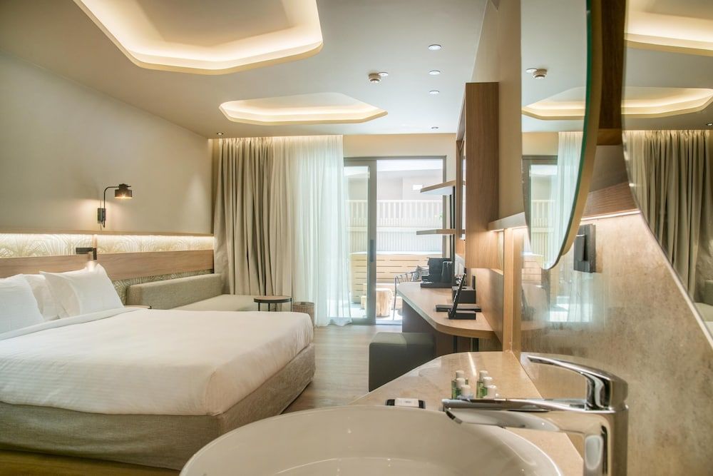 Classic Double Room (with Outdoor Hot Tub)
