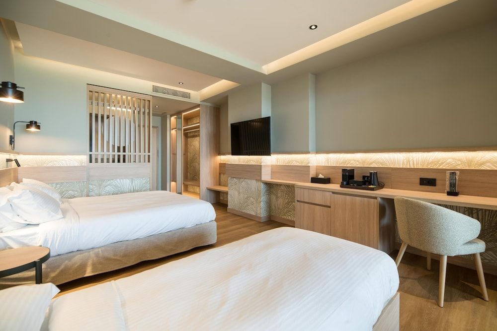 Petite Suite Sea View with Outdoor Hot Tub