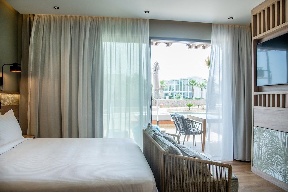 Classic Double Room (with Pool Access)