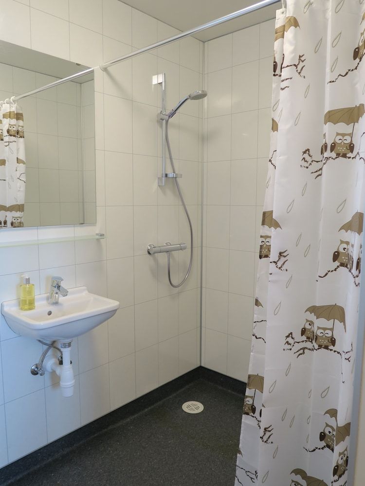 Dilksnes Guesthouse Triple Room, Private Bathroom, Annex Building (Room 3) 3