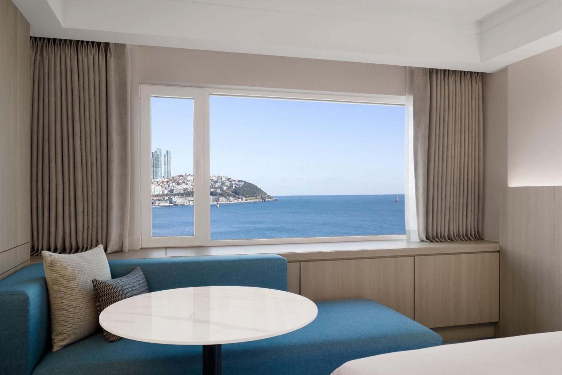 Executive Beach King, Club lounge access, Guest room, 1 King, Haeundae Beach view