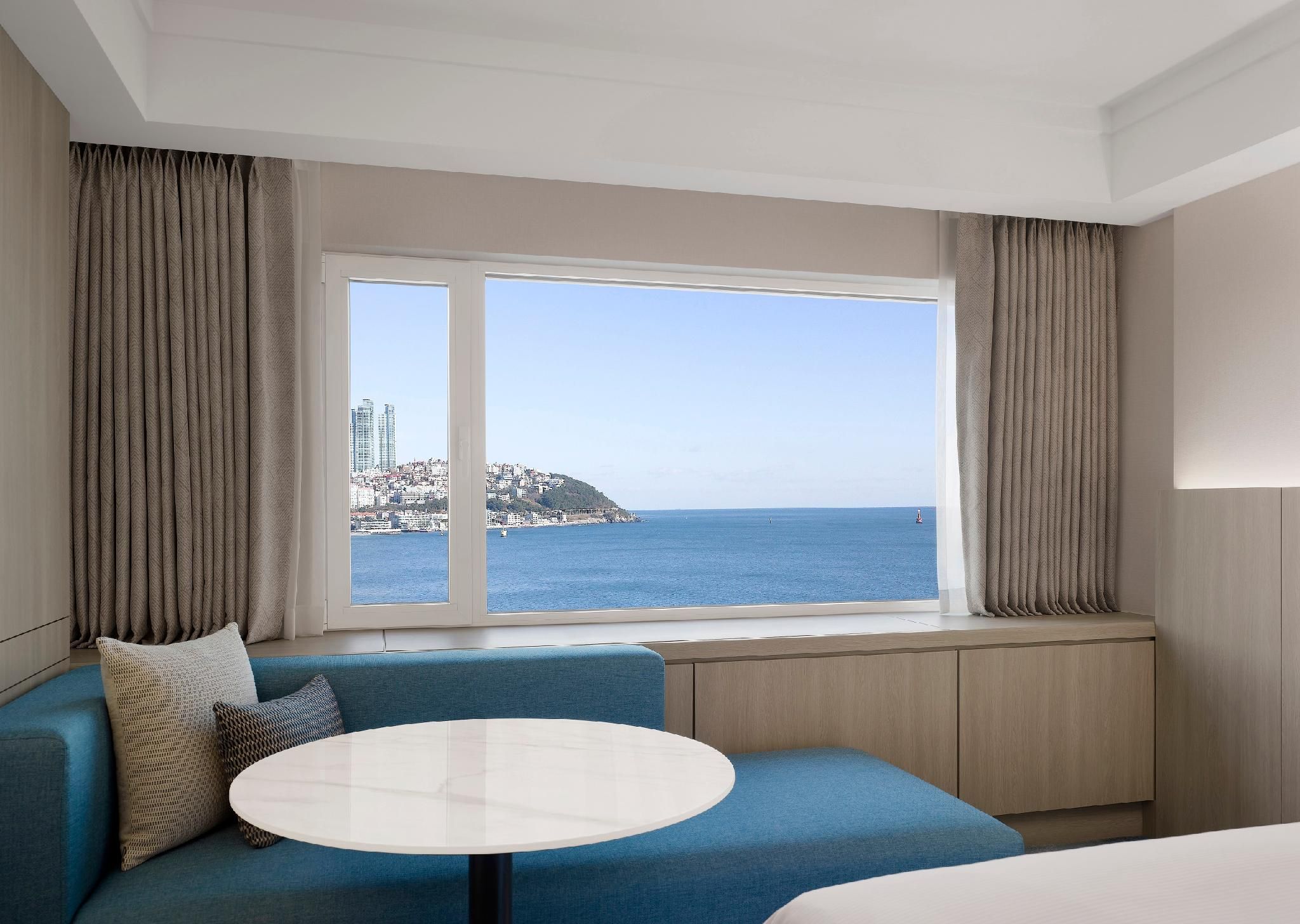 Deluxe Beach Triple, Guest room, 3 Twin, Haeundae Beach view