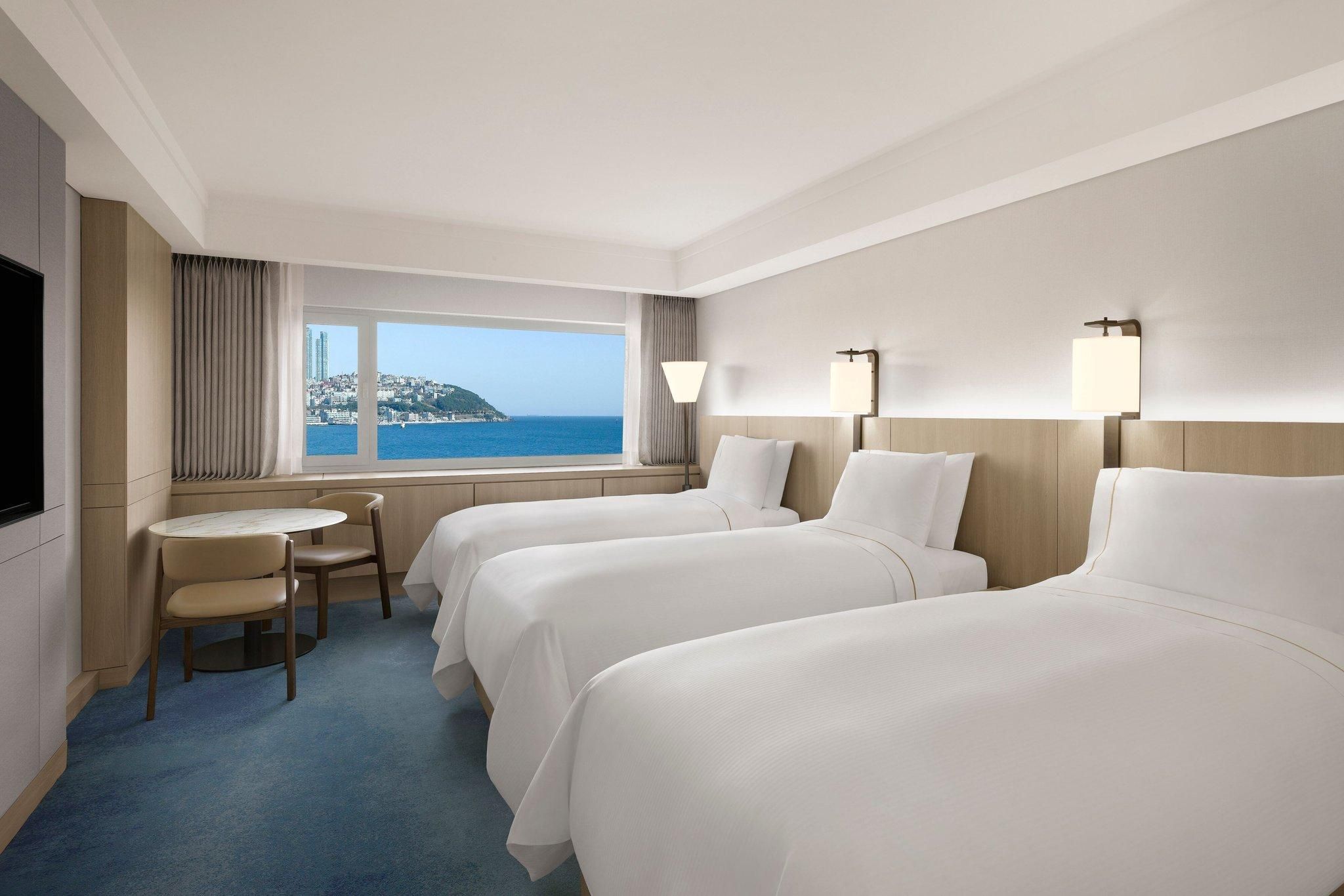 Deluxe Beach Triple, Guest room, 3 Twin, Haeundae Beach view