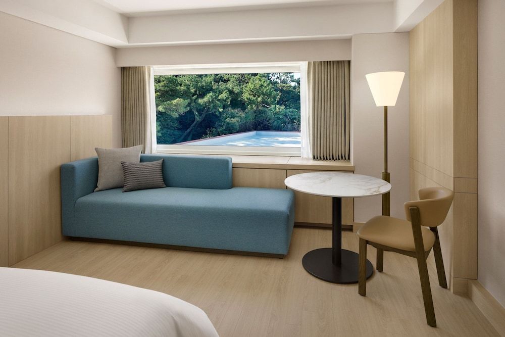 The Westin Josun Busan Deluxe Park Ondol, 1 King, Dongbaek Park view 2