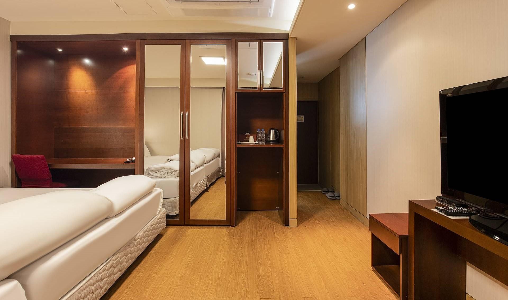 Deluxe Family Triple