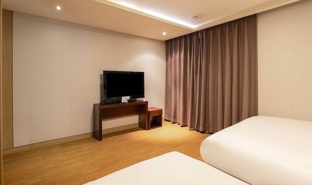 Korea Tourist Hotel Deluxe Twin Room