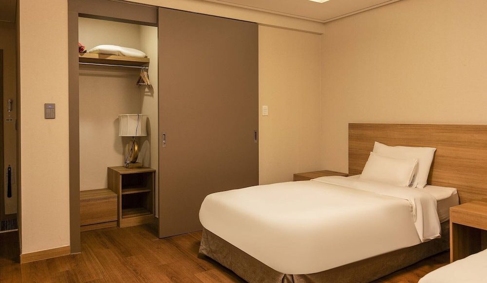 Korea Tourist Hotel Deluxe Twin Room 2