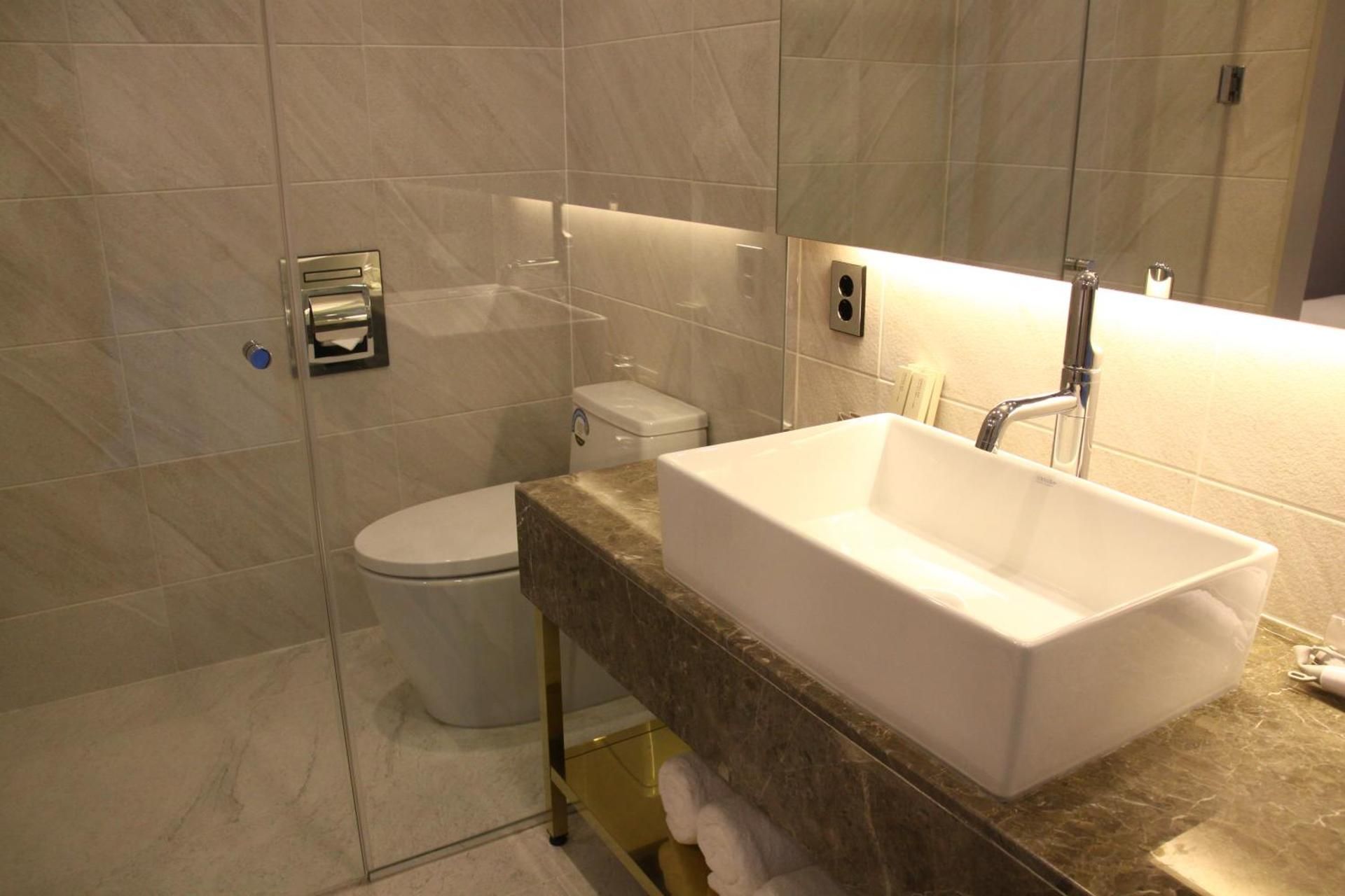 Am Hotel Deluxe Double Room 3