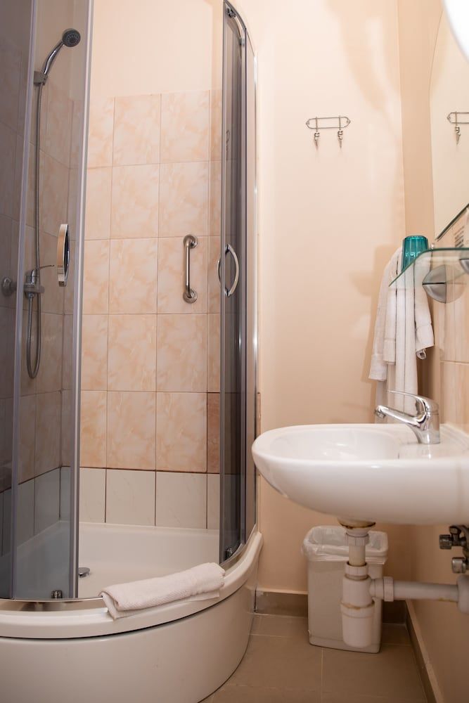 undefined Hotel Avitar 4