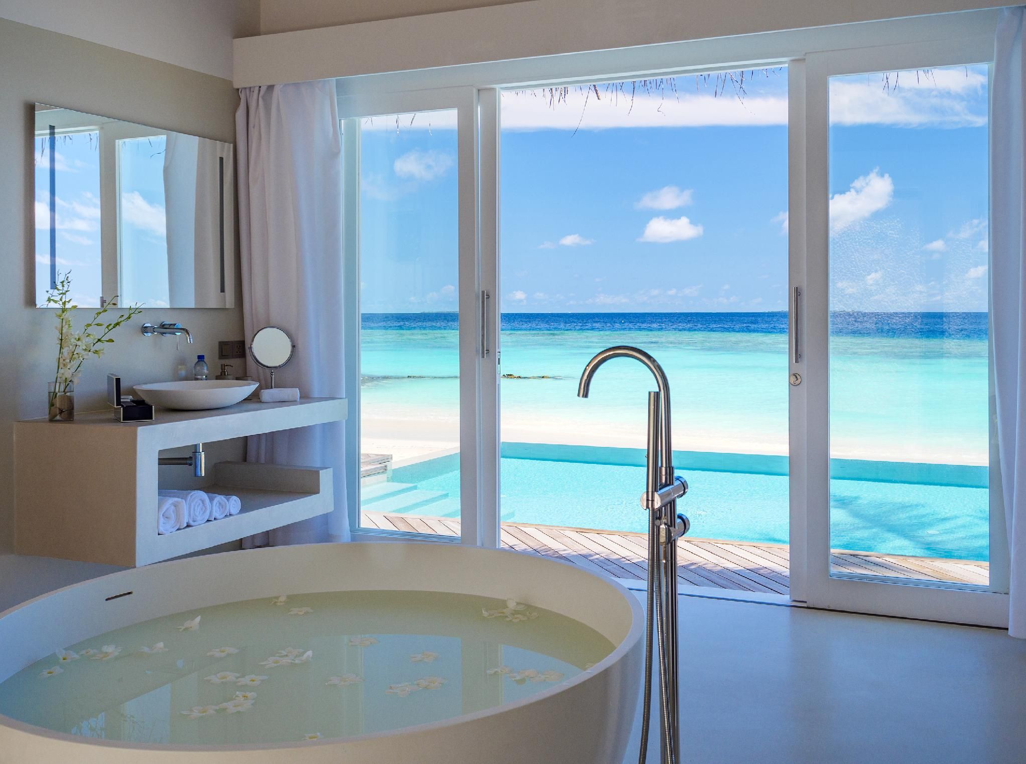Deluxe Beach Suite with Pool