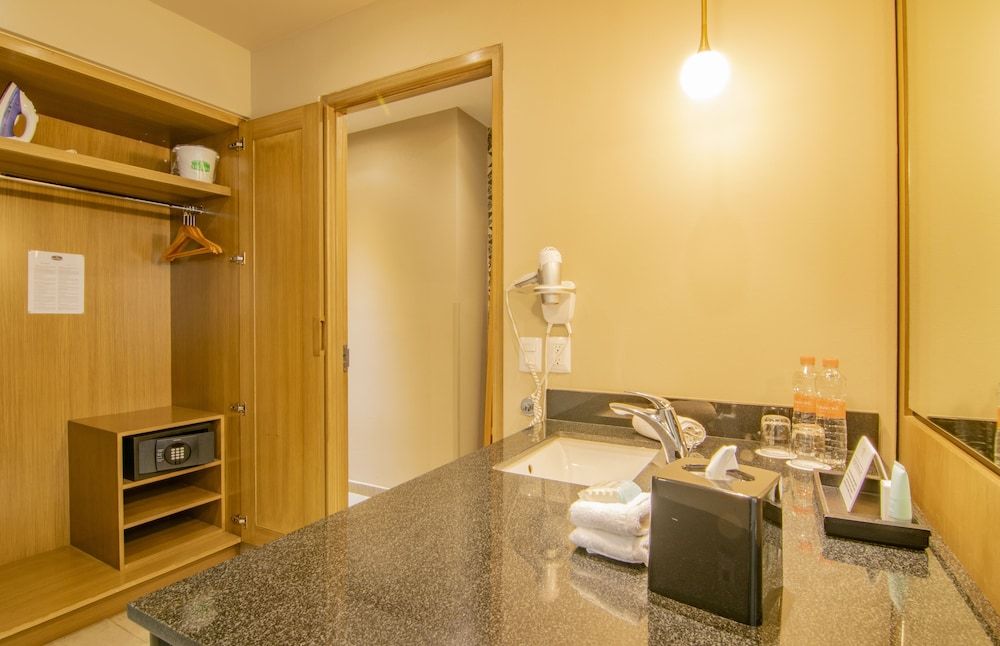 Torre Lucerna Hotel Ensenada Deluxe Room, 1 King Bed, Ocean View 5