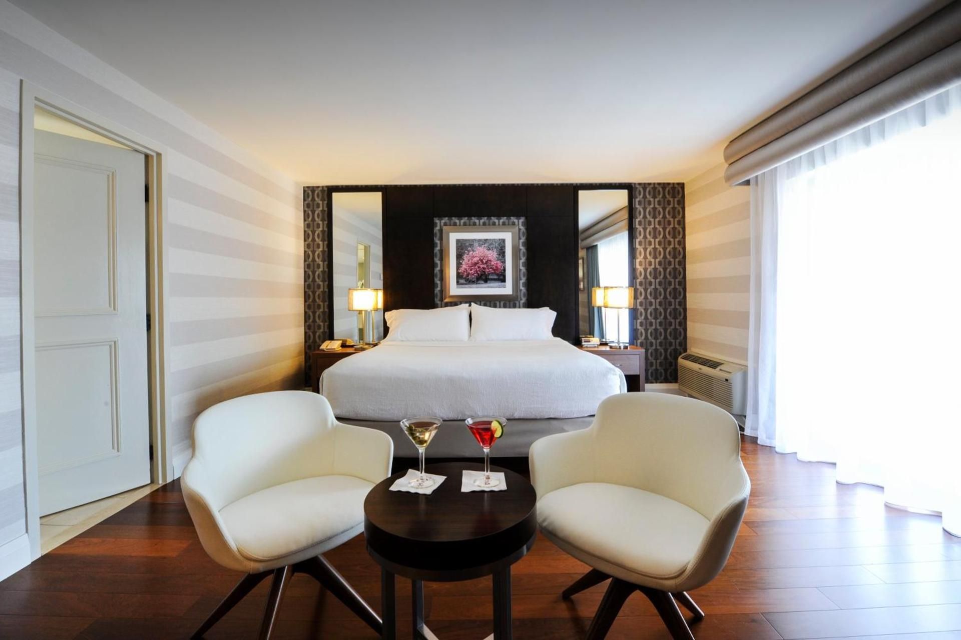 1 King Standard Jetted Tub