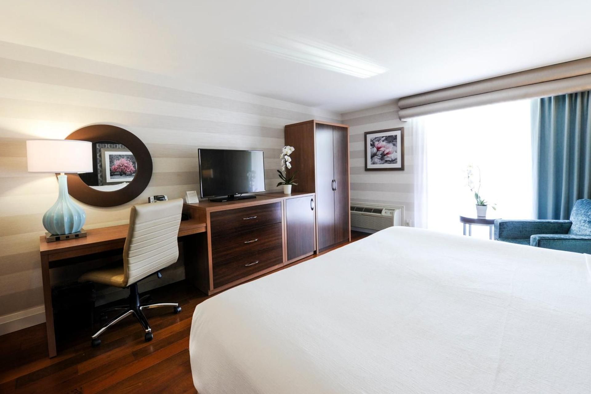 1 King Bed Standard Walk In Shower