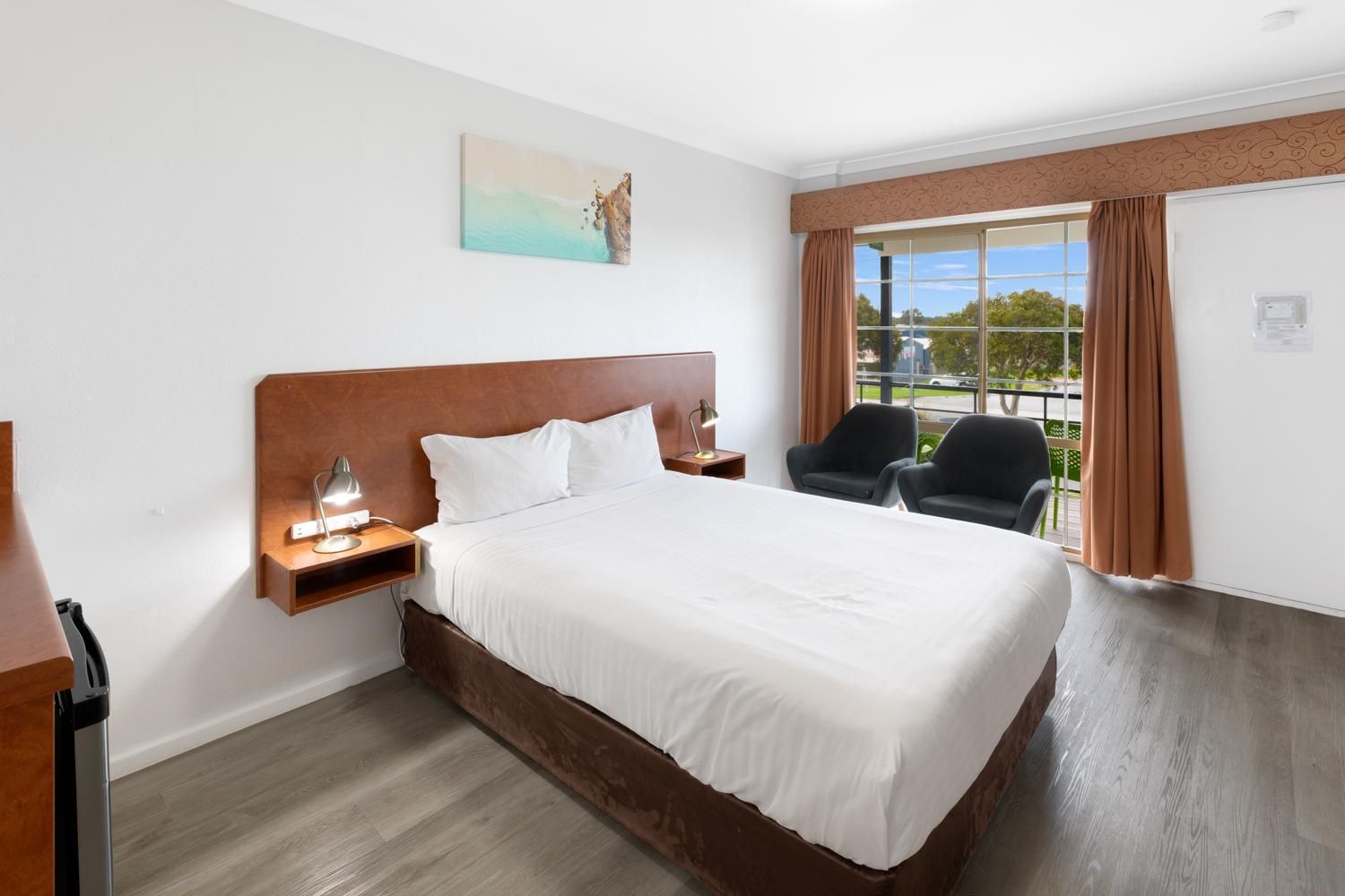 ibis styles Albany Deluxe Room with a King Bed