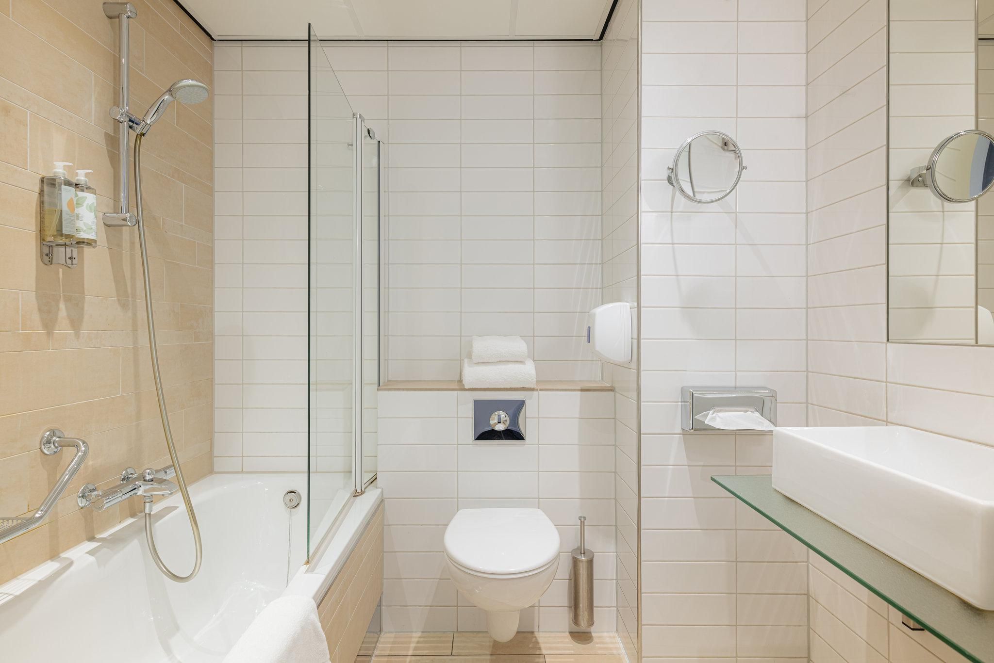 Comfort Room 1 Twin Bed 1 Single Bed