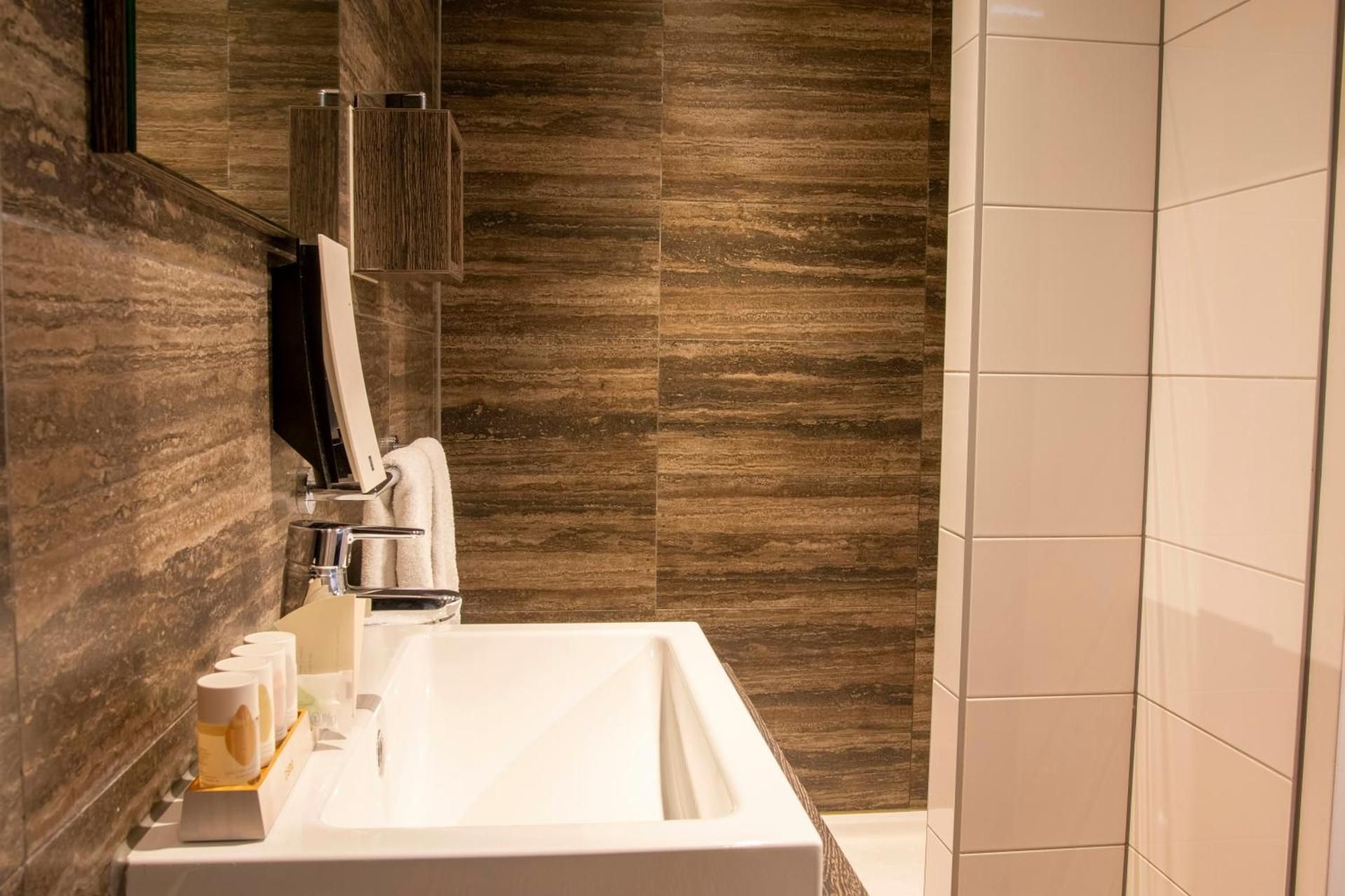 Studio 1 Double Bed 1 Twin Bed