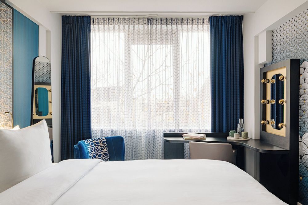 NYX Hotel Amsterdam Rembrandt Square Superior Room, 2 Twin Beds 3