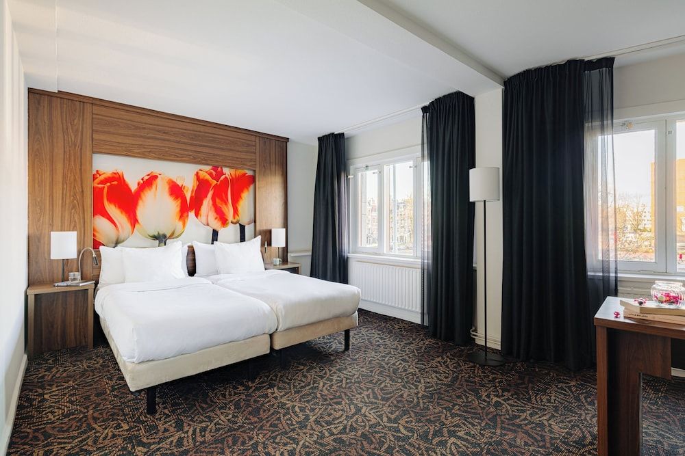 NYX Hotel Amsterdam Rembrandt Square Superior Room, 2 Twin Beds 4