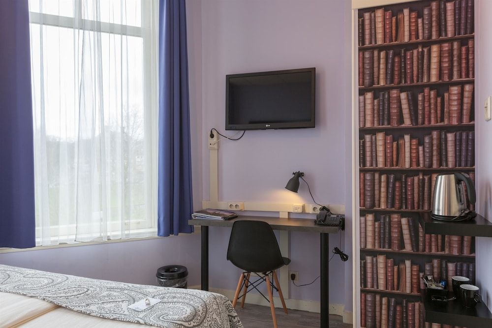 Best Western Hotel Den Haag Economy Room, 1 King Bed, Non Smoking (Small Room) 2