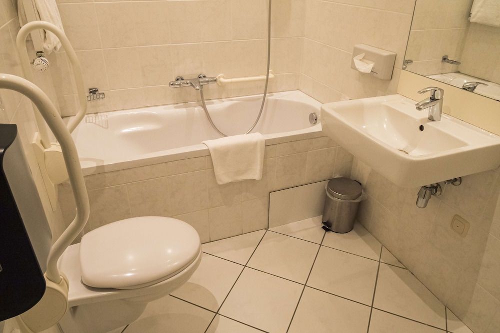 Best Western Hotel Slenaken Standard Room, 2 Twin Beds, Accessible, Bathtub 11