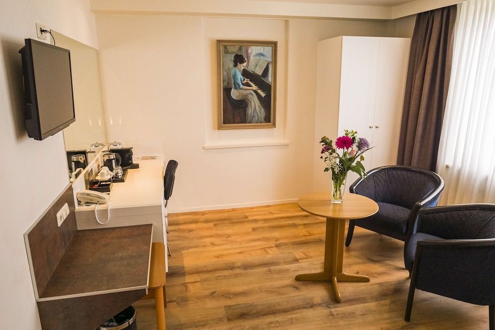 Best Western Hotel Slenaken Standard Room, 2 Twin Beds, Accessible, Bathtub 8