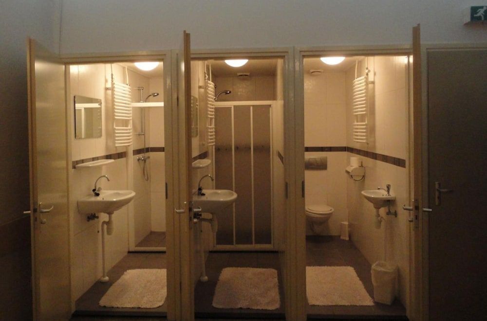 Hotel 't Anker Shared Dormitory 3