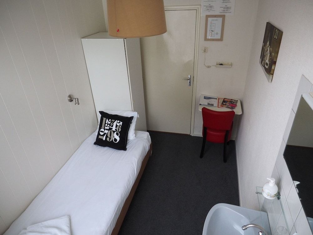 Hotel 't Anker Economy Single Room, Shared Bathroom